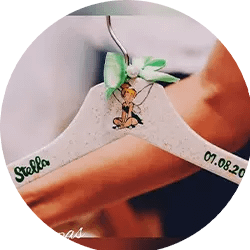 percha personalizada con campanilla en circulo